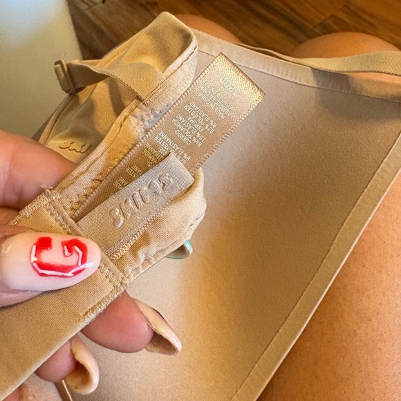 Skims Seamless Nude wireless push Bra size 32 DD - Picture 5 of 5